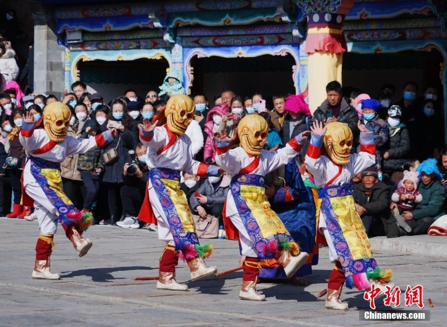 （新春见闻）青海塔尔寺举行“跳欠”仪式