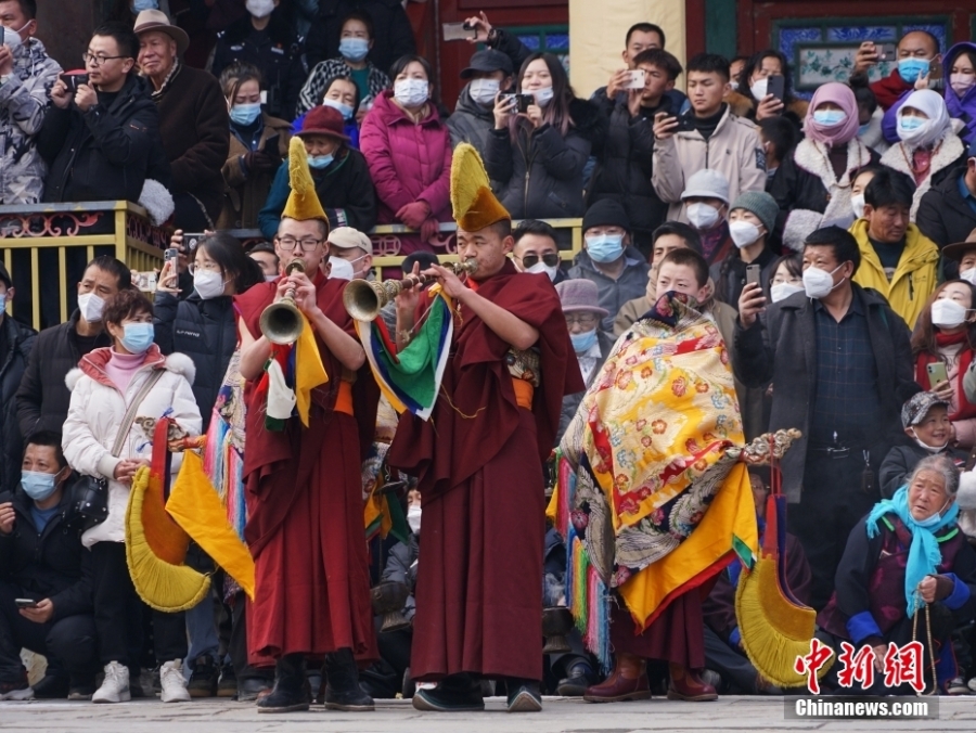 （新春见闻）青海塔尔寺举行“跳欠”仪式