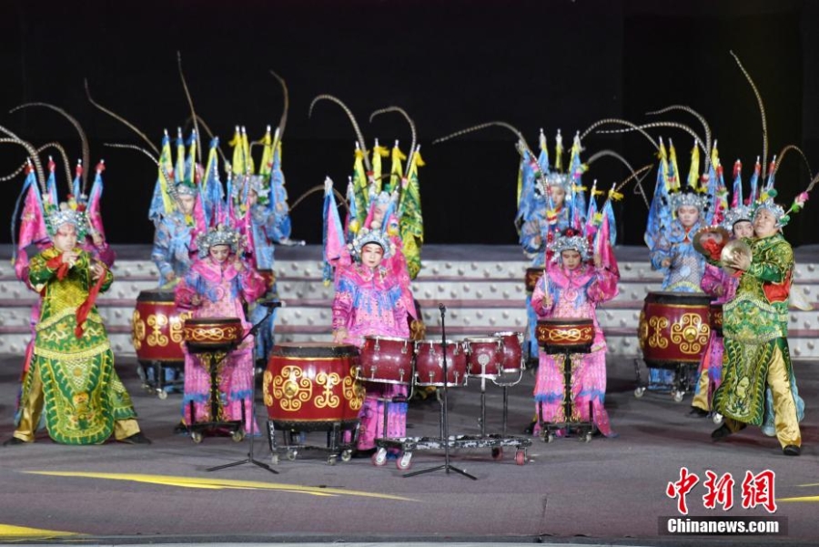 海内外鼓队云集湖南吉首拼鼓技