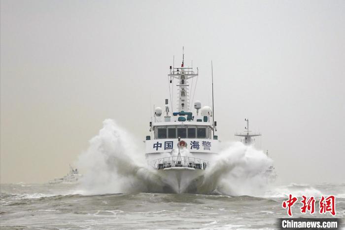 海警舰艇犹如翱翔的海燕在海面上前行。　福州海警局供图