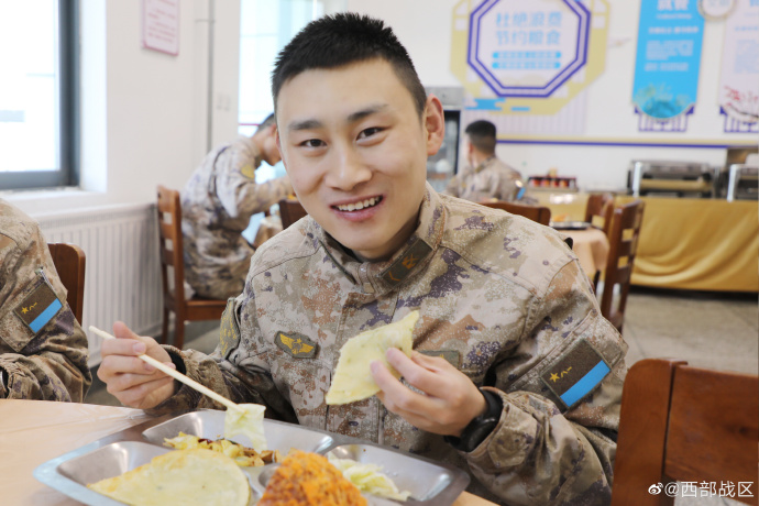 部队伙食图片