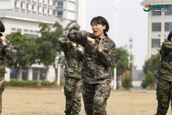 北京武警女兵图片