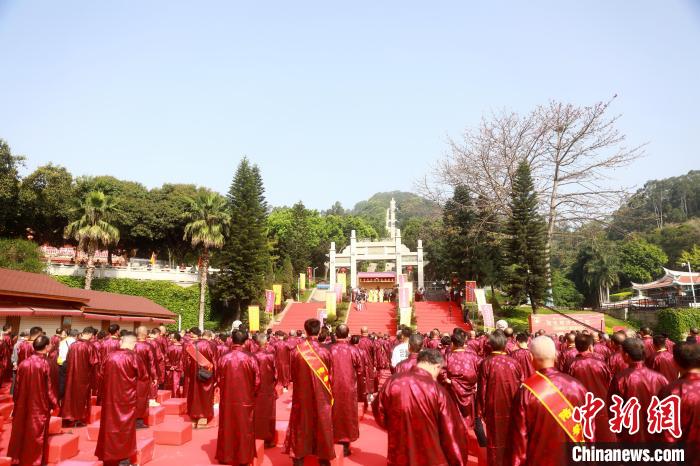 两岸信众共祭保生大帝携手祈福增进心灵契合