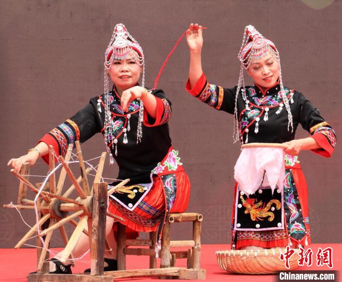 畲族舞蹈手型图解图片
