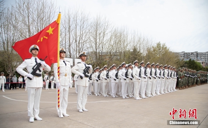 海军大连舰艇学院举行庆祝海军成立74周年阅兵活动
