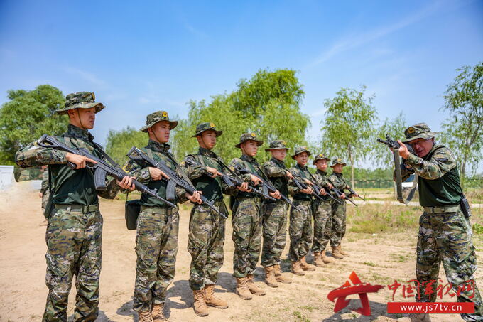 武警军训图片图片