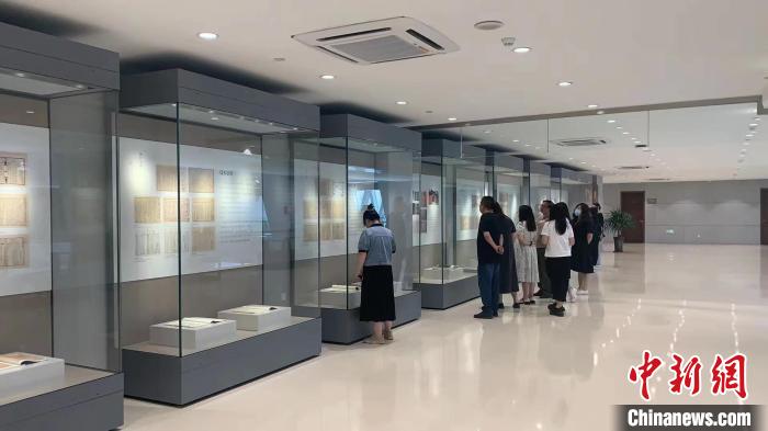 山西太原市图书馆展出《中华再造善本》冀望“圈粉”“Z世代”