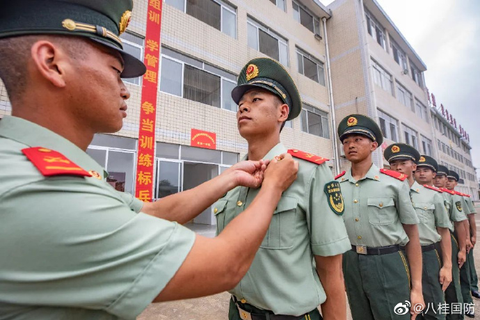 来看武警广西总队南宁支队预提指挥警士队列会操现场