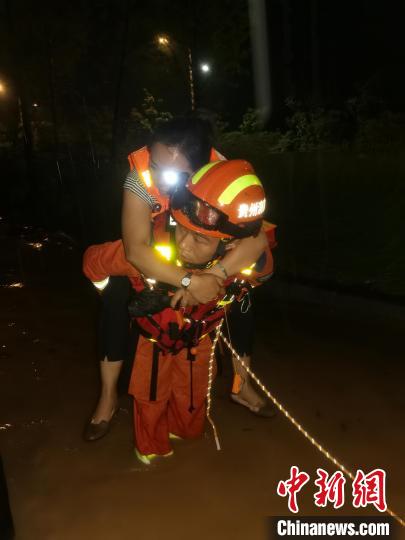 贵阳多地出现暴雨大暴雨应急联动调度城市防洪