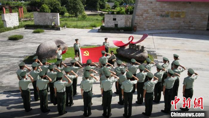 武警福建总队机动支队开展主题党日活动