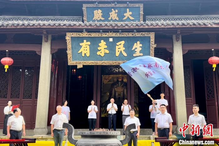 香港青少年探访浙江衢州孔庙:到孔子后人家做客