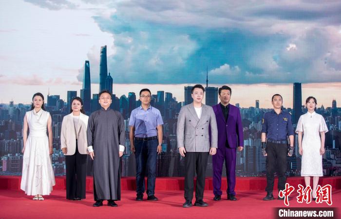 新的社会阶层人士代表表演情景剧《关于上海的100件美妙小事》。　上海市委统战部供图