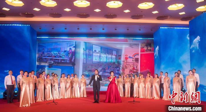 全场大合唱2023年上海统战文化周主题曲《团结之歌》。　上海市委统战部供图
