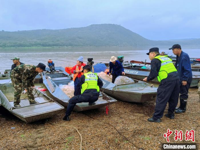 中俄界江乌苏里江禁渔期结束“第一网”新鲜上岸