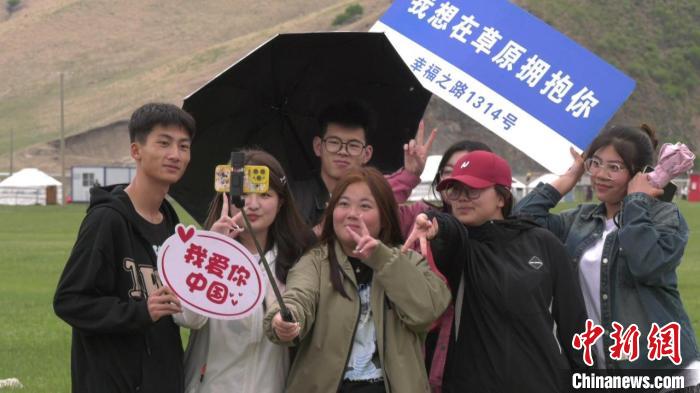 内蒙古乌兰毛都草原借大学生草原旅游节“扩圈”