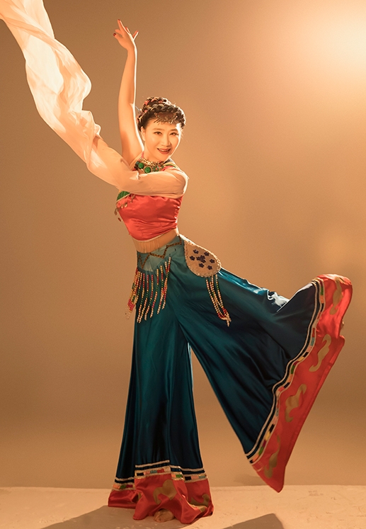 中国舞蹈家夏冰剧照:让生命的风,吹舞缤纷的人