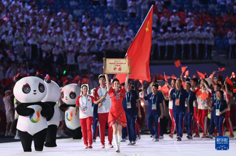 7月28日，中国大学生体育代表团在开幕式上入场。新华社记者 王曦 摄