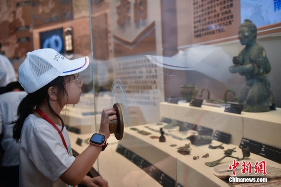 华裔青少年走进民族文化宫 看中华民族文化瑰宝