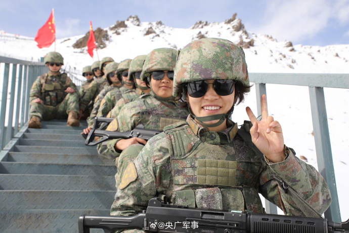 第一批新疆女兵图片