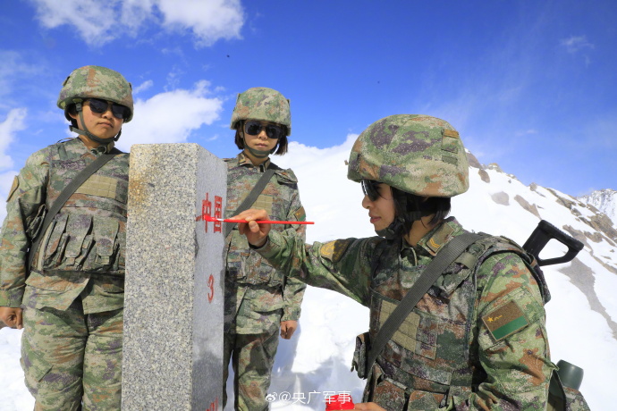 云南边防女兵图片