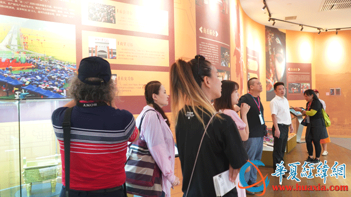 两岸媒体人参访衡阳市非物质文化遗产馆。（摄影：虞鹰）