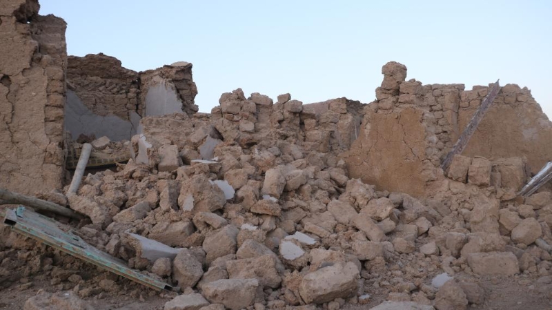 这是10月7日在阿富汗赫拉特省拍摄的震后坍塌的房屋。（图源：新华网）