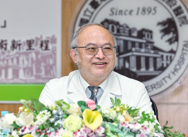 台湾医学会理事长、台大医院院长吴明贤。（图源：台湾《联合报》）