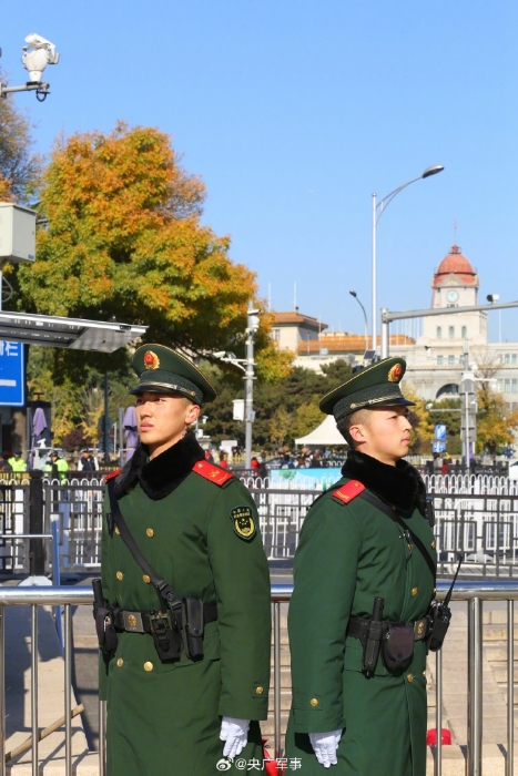 武警橄榄绿军装图片