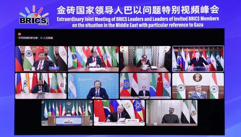 11月21日晚，习近平主席出席金砖国家领导人巴以问题特别视频峰会并发表题为《推动停火止战 实现持久和平安全》的重要讲话。（图源：新华社）