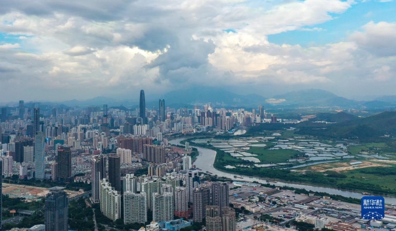 深圳河沿岸风光（2020年9月14日摄，无人机照片）。（新华社记者 毛思倩 摄）