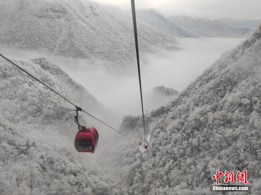 陕西汉中：龙头山冬日雪景宛若童话