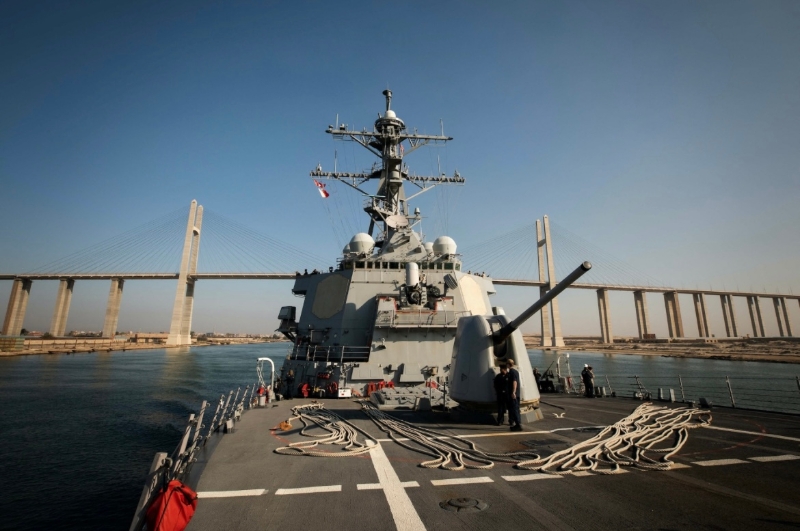 美国宣布展开多国联合行动，以保护在红海航行的船只不受也门胡塞武装袭击。图为美军“卡尼”号导弹驱逐舰。（图源：路透社）