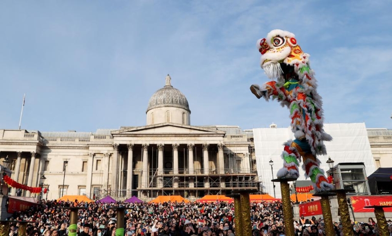 1月22日，英国伦敦特拉法加广场举行春节庆典，庆祝兔年新春佳节。（图源：新华社）