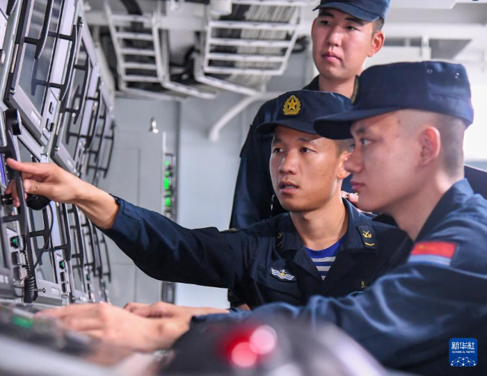 踏浪蹈海向戰行海軍南昌艦黨委領導備戰打仗記事