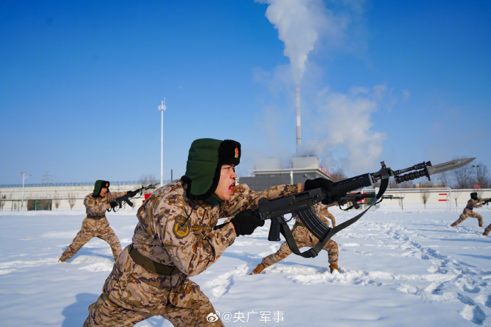 武警官兵零下30摄氏度刺杀训练