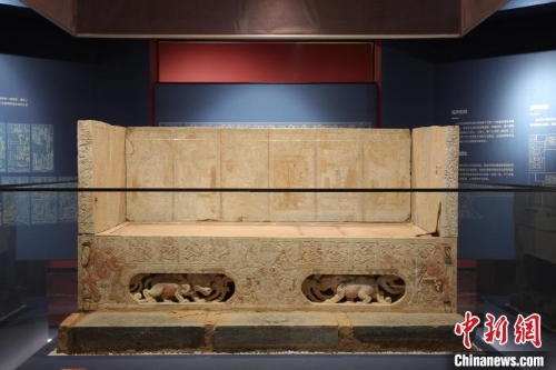 2月6日，河南安阳博物馆展出的围屏石棺床。王志毅 摄.jpeg
