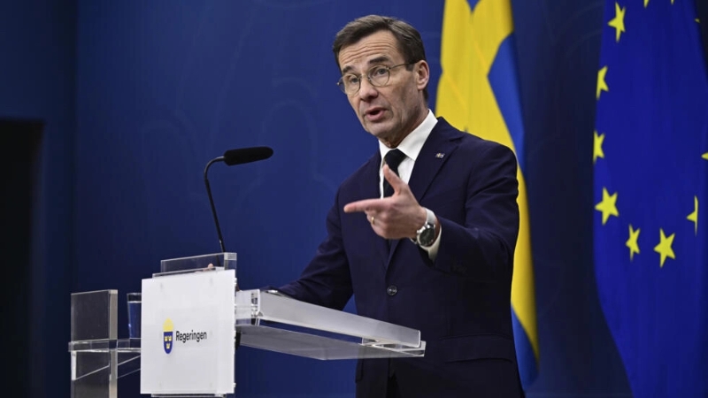 2月26日，瑞典首相克里斯特松在匈牙利议会投票同意批准瑞典加入北约后在政府总部举行新闻发布会。（图源：美联社）