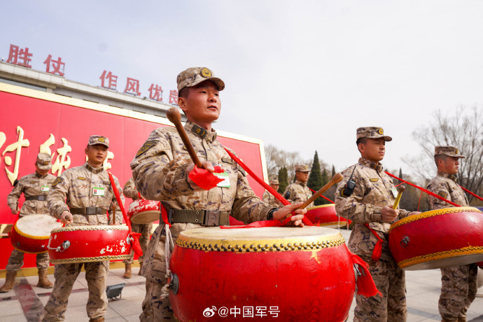 热烈欢迎领导表情包图片