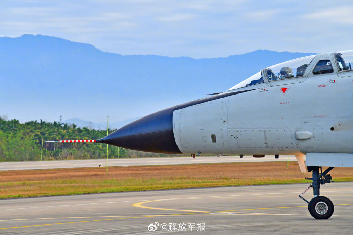 济宁军用机场战斗机图片