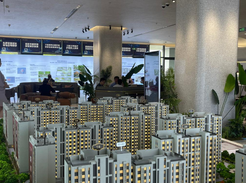 2024年5月4日，北京北五环外某新楼盘售楼处正在接待访客。（图源：新华社）