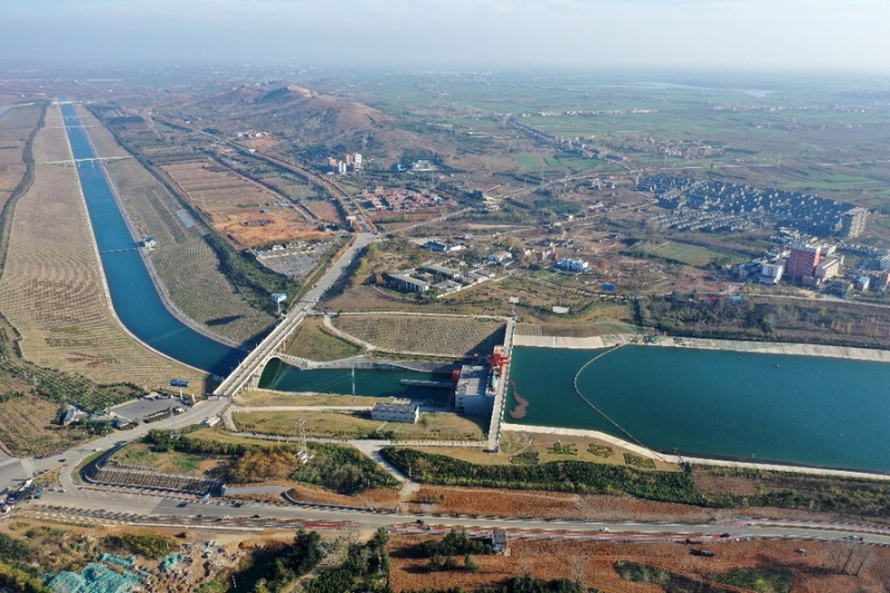 位于河南南阳淅川县的南水北调中线工程渠首（2019年12月9日摄，无人机照片）。（图源：新华社）