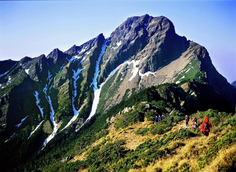 台湾玉山主峰5月8日最新测得高度为海拔3952.433米，较去年11月减了5.2厘米，也比去年5月矮了1.7厘米。（图源：台湾“中时新闻网”）