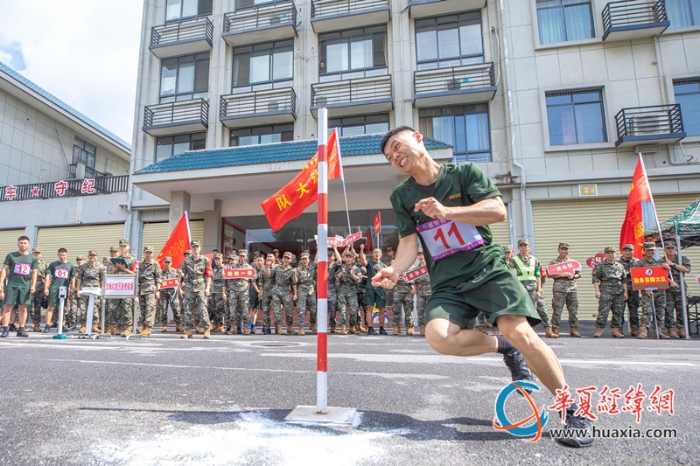 5、2024年7月4日，武警广西总队桂林支队召开军人运动会暨创破纪录比武竞赛。图为参赛官兵正在进行30米X2蛇形跑竞赛。（施晨洲 摄）_副本