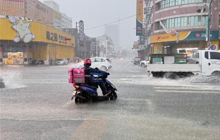 大雷雨袭台南