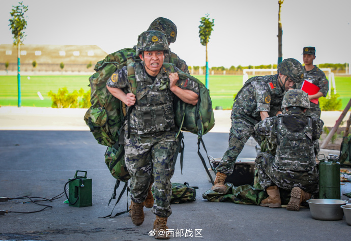 近日,武警新疆总队某支队组织保障尖兵