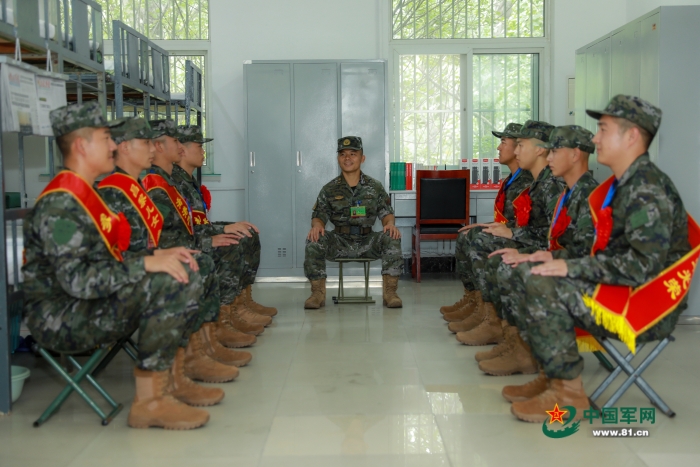 武警服装图片 新兵图片