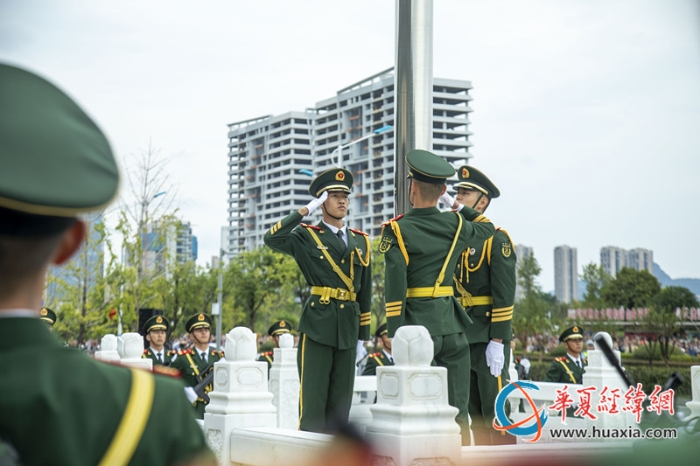 武警军礼服图片