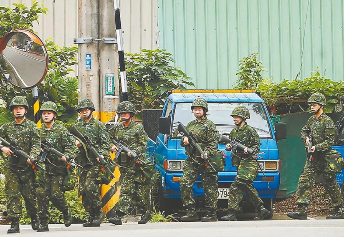 台军兵力吃紧拟推“女性义务役”